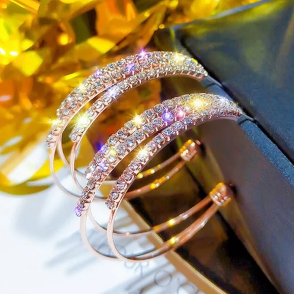 NEW 💎18 Gold Diamond Hoop Earrings - Picture 7 of 7